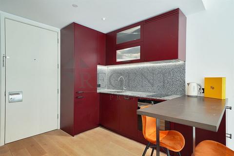 Studio to rent, Legacy Building, Viaduct Gardens, SW11