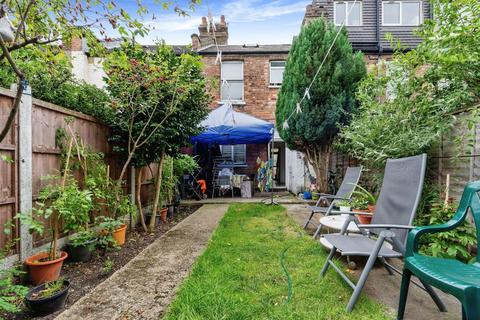 3 bedroom terraced house for sale - Cassiobury Road, London E17