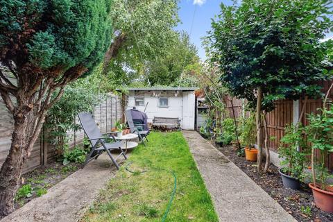 3 bedroom terraced house for sale - Cassiobury Road, London E17