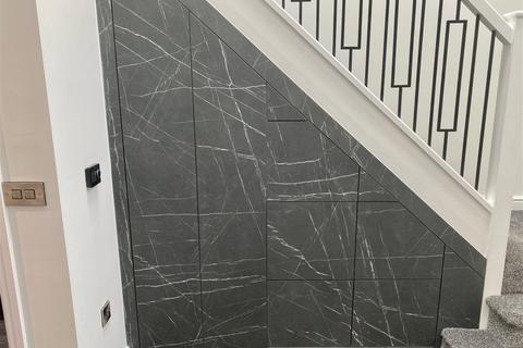 5 bedroom detached house for sale - Surrey Avenue, Shaw