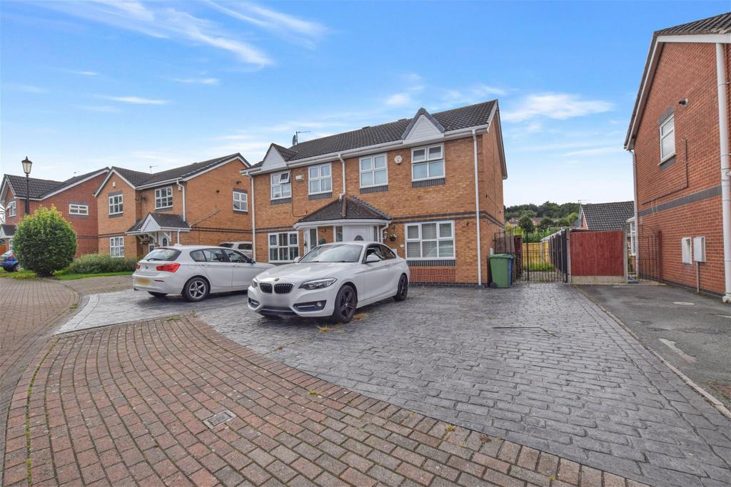 Tetchill Close, Runcorn 3 bed semidetached house £200,000