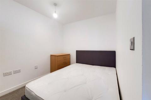 Studio to rent, Festubert Place, London, E3