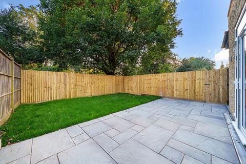 46a Hopton Road, London, SW16 2EN