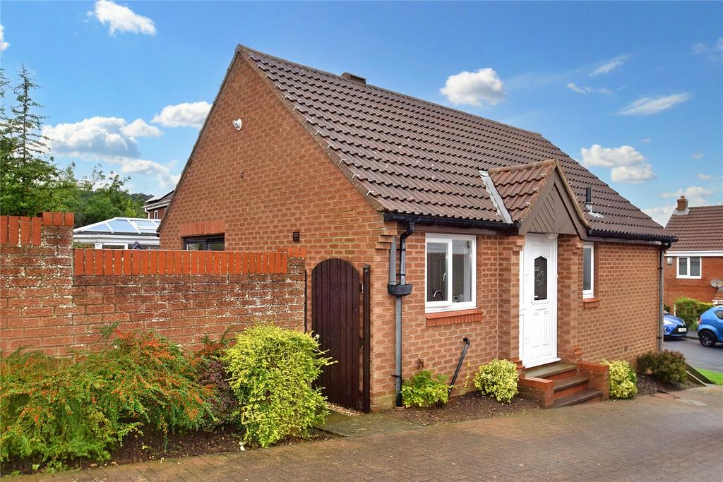 Coverdale Drive, Scarborough, North Yorkshire, YO12 2 bed bungalow for sale £220,000