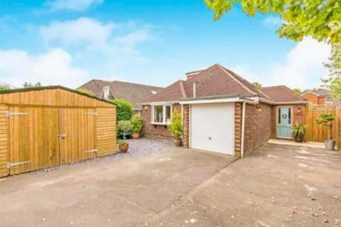 4 bedroom detached bungalow for sale - 46 Pitmore Road, Eastleigh