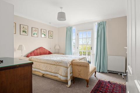 2 bedroom flat for sale - War Memorial Place, Henley-on-Thames RG9