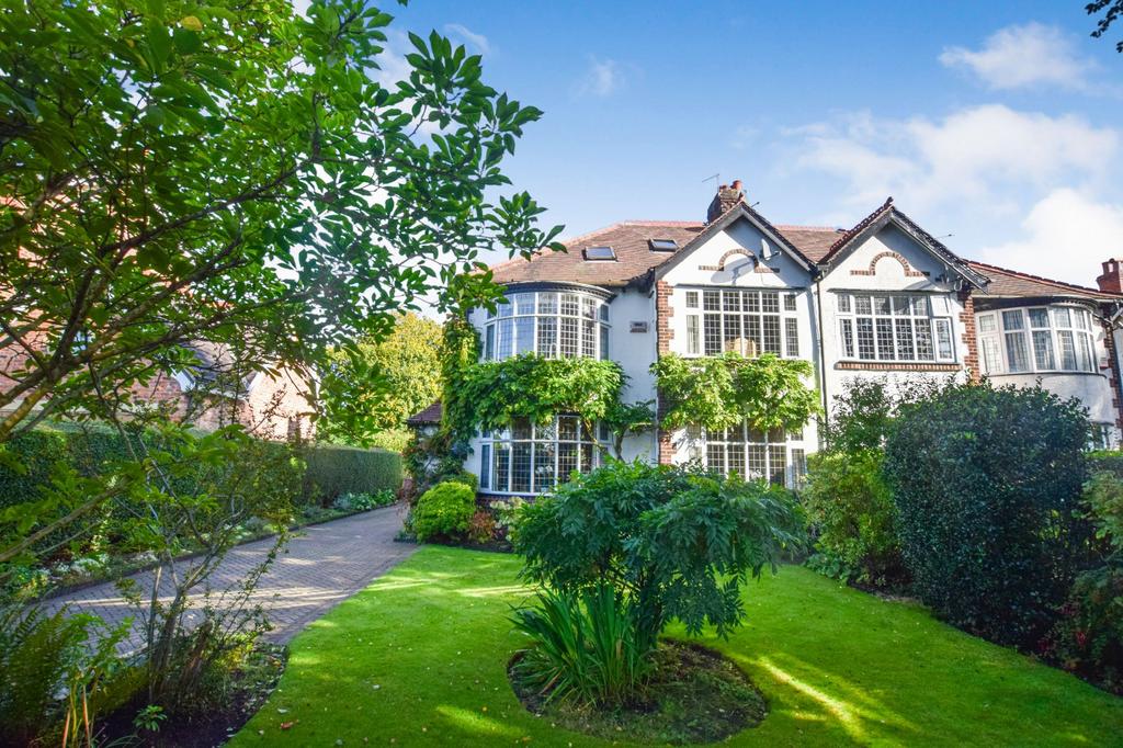 Park Road, Timperley, Altrincham, Cheshire, WA15 5 bed semidetached