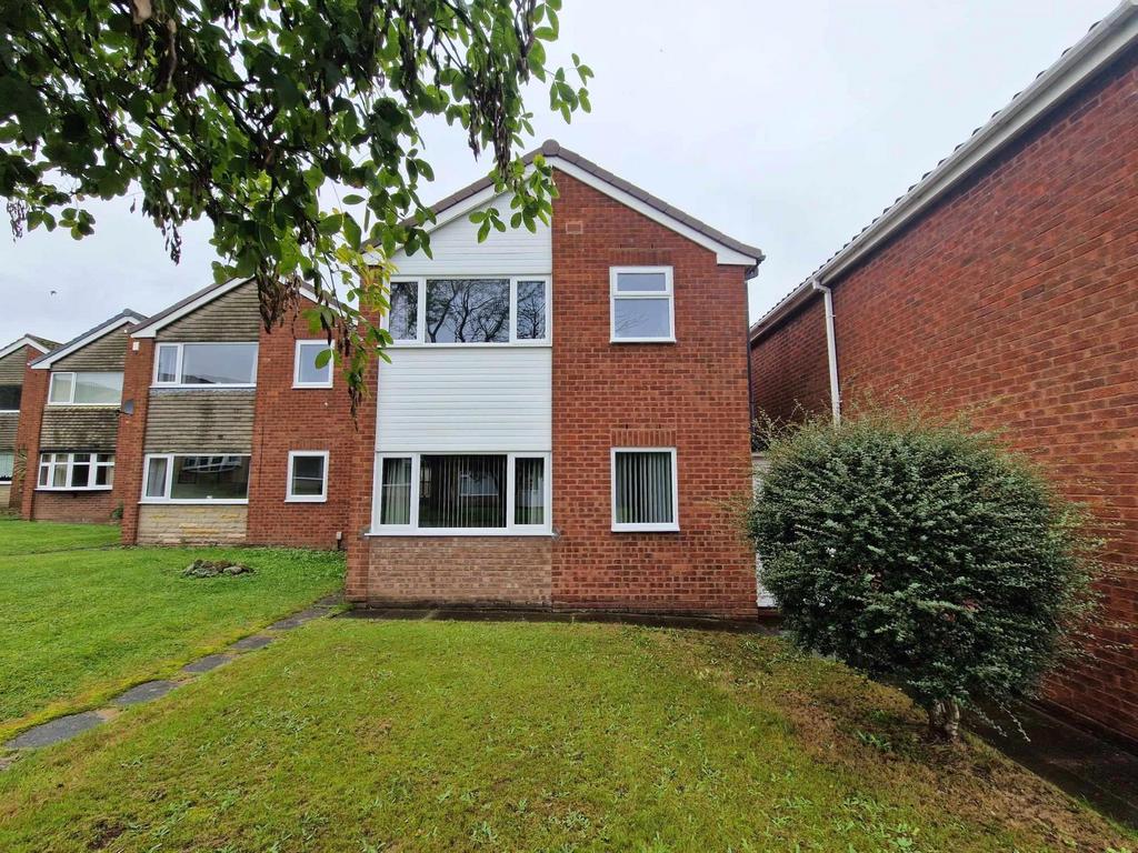 Fernwood Drive, Rugeley. WS15 2PX 3 bed detached house for sale £215,000