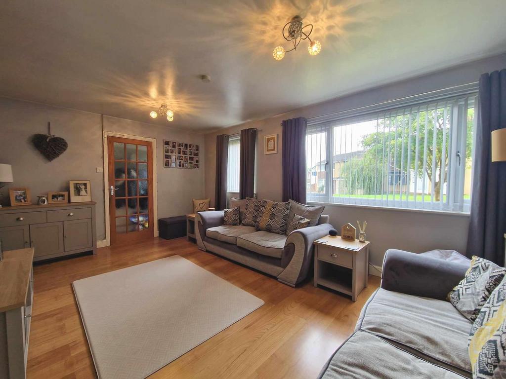 Fernwood Drive, Rugeley. WS15 2PX 3 bed detached house for sale £215,000