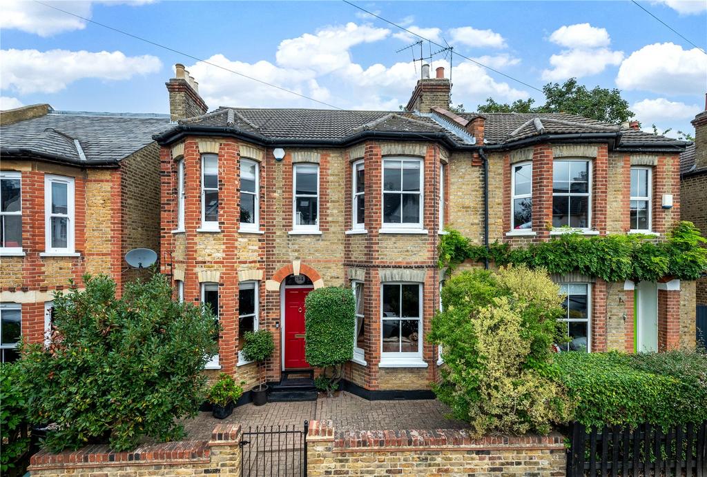 Bickley Crescent, Bromley, BR1 3 bed semidetached house for sale £