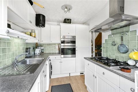 1 Gale Close, Hampton, TW12 3XP