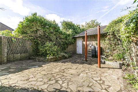 1 Gale Close, Hampton, TW12 3XP