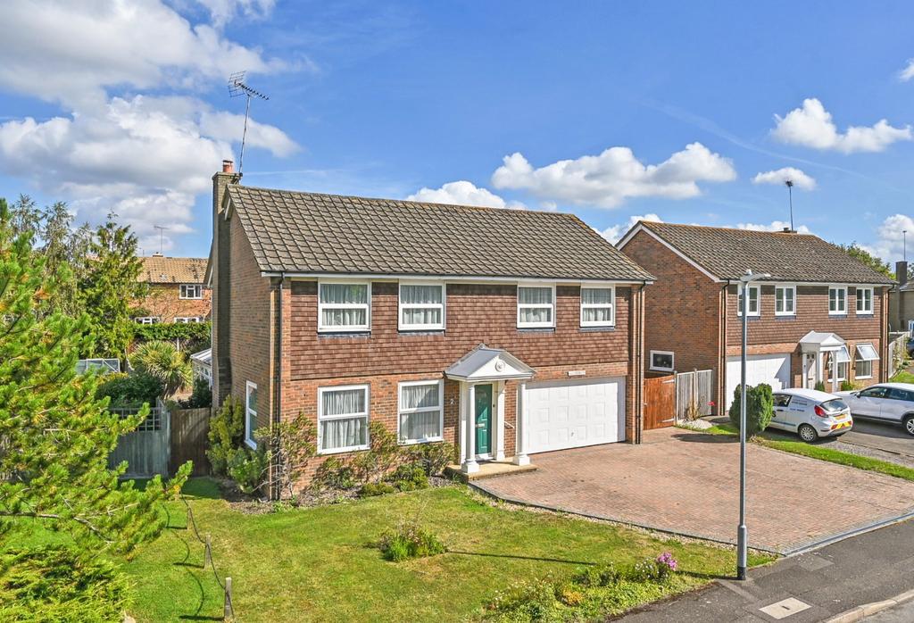 Kiln Field, Tenterden, Kent, TN30 4 bed detached house for sale £695,000