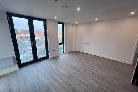 2 bedroom flat for sale - City Gate, Eboracum Way, York, Yorkshire, YO31 7AN