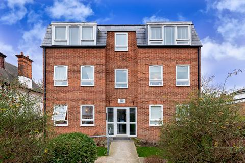 2 bedroom flat to rent, Clivedon Road, Highams Park, E4