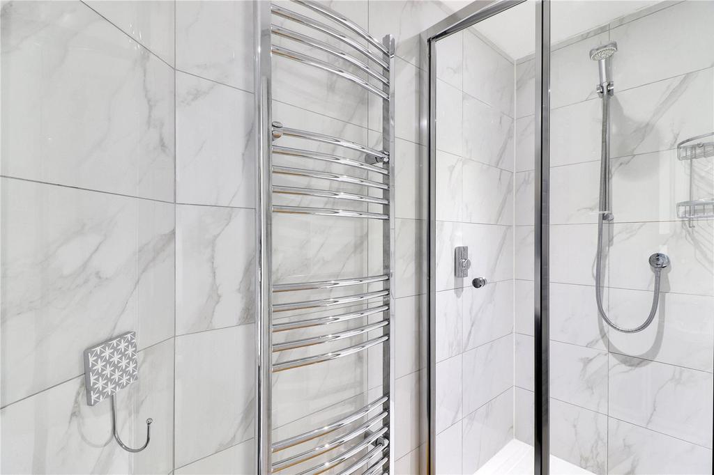 Ground Fl En-Suite