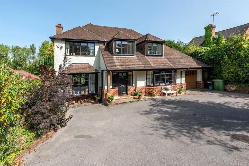 Woodend, Leatherhead, Surrey, KT22 5 bed detached house for sale £