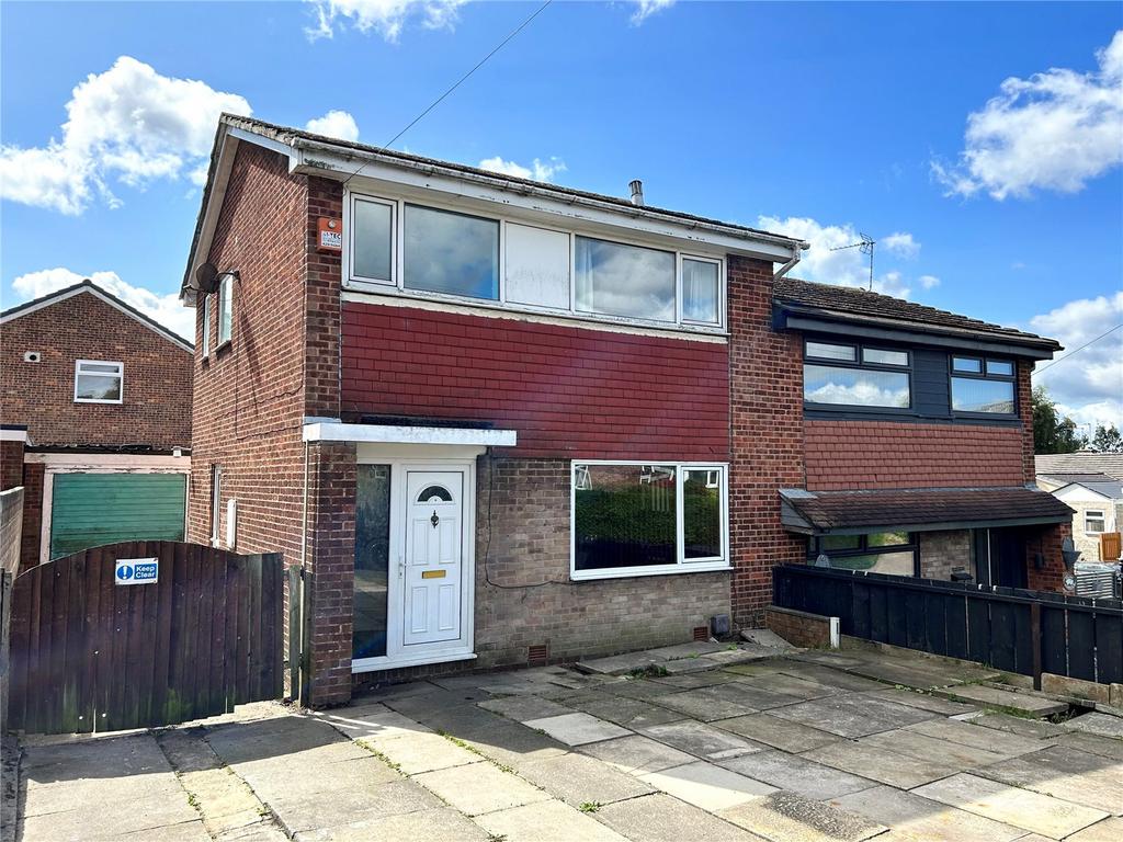Southcroft Avenue, Birkenshaw, Bradford, BD11 3 bed semidetached house for sale £169,000