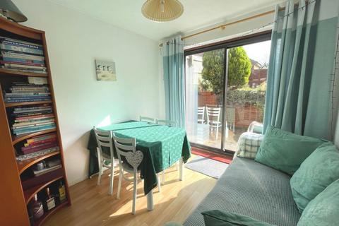 22 Hedge End, Northampton, NN4 0SW
