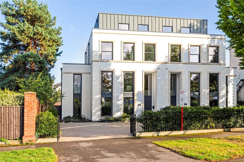 Pittville Crescent, Cheltenham, Gloucestershire, GL52 6 bed semi