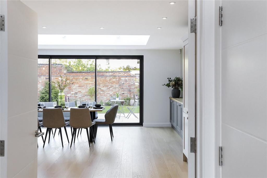 Pittville Crescent, Cheltenham, Gloucestershire, GL52 6 bed semi
