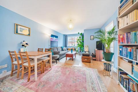 2 bedroom flat for sale - Massingberd Way, Tooting