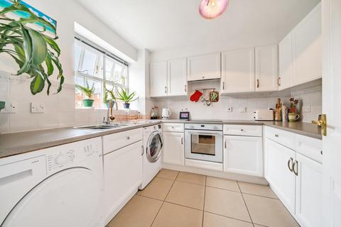 2 bedroom flat for sale, Massingberd Way, Tooting, London, SW17