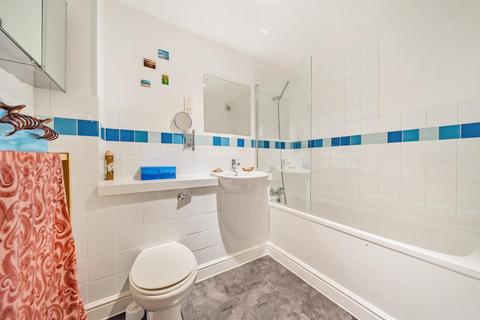 2 bedroom flat for sale, Massingberd Way, Tooting, London, SW17