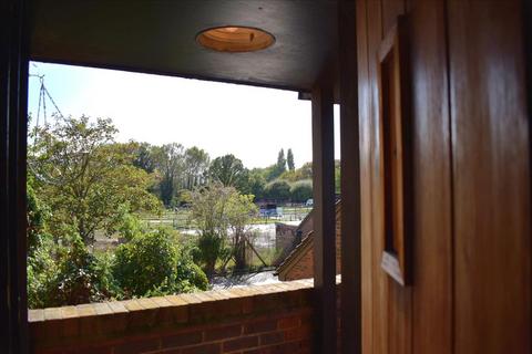 undefined, Deerhurst Close, Feltham, TW13