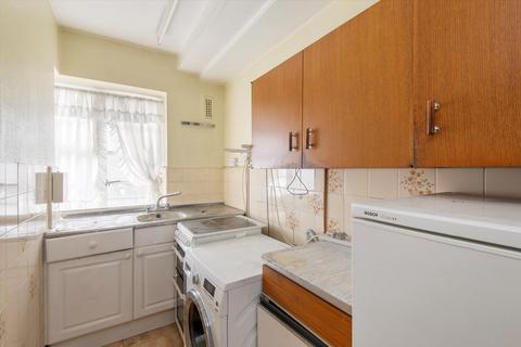 1 bedroom flat for sale, Winchester Court, London, W8