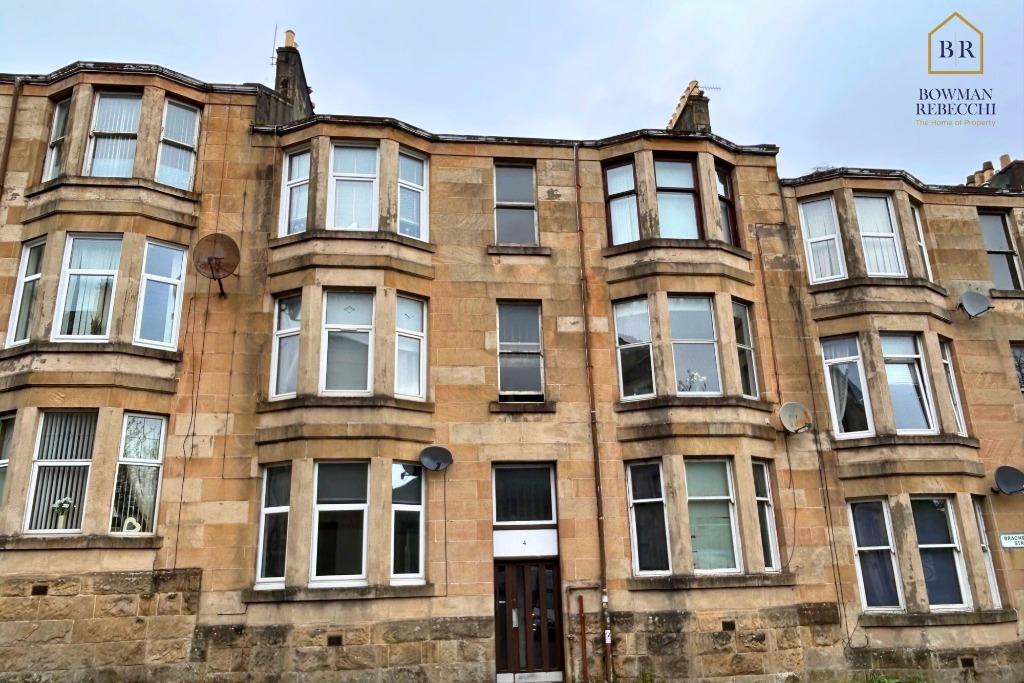 Brachelston Street, Greenock... 1 bed flat £450 pcm (£104 pw)