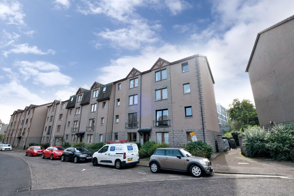 Glendale Mews, Ferryhill, Aberdeen, AB11 3 bed flat to rent £900 pcm