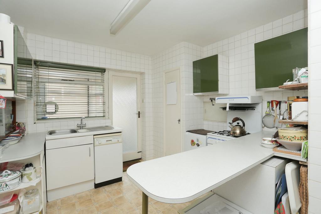 Beaconsfield Road, Canterbury, CT2 4 bed detached house for sale £650,000