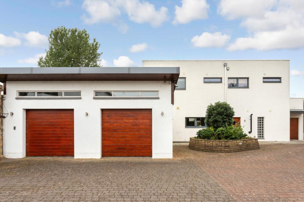 8 Castle Gogar Rigg, Ingliston, Edinburgh, EH12 9FP 5 bed detached