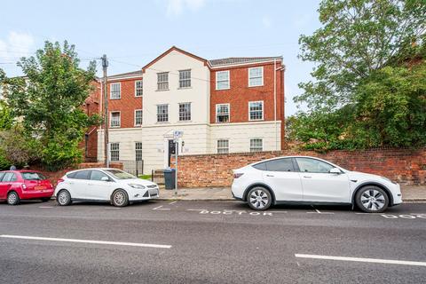 2 bedroom apartment to rent, Seafield Court, Russell Street, Reading, RG1