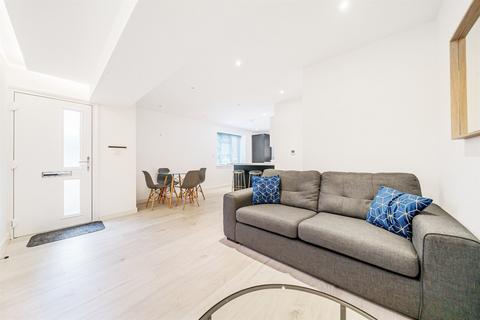 undefined, Seafield Court, Russell Street, Reading, RG1
