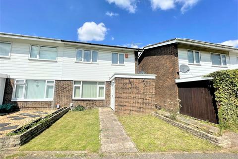 3 bedroom semi-detached house to rent, Welbourne Gardens, Bedford, MK42