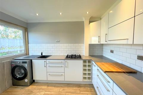 3 bedroom semi-detached house to rent, Welbourne Gardens, Bedford, MK42