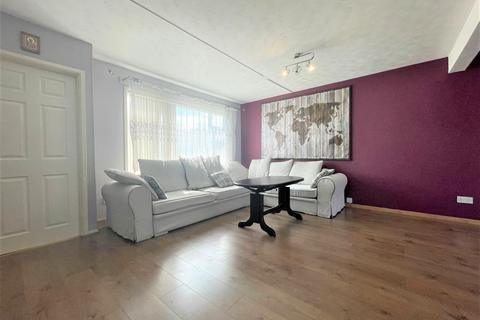 3 bedroom semi-detached house to rent, Welbourne Gardens, Bedford, MK42