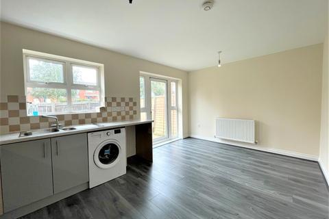 4 bedroom townhouse to rent - Usher Close, Bedford, MK42