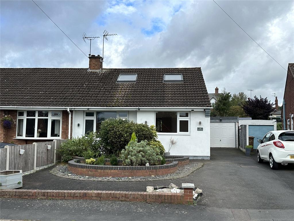 Beechcote Avenue, Wolverley, Worcestershire, DY11 2 bed bungalow for