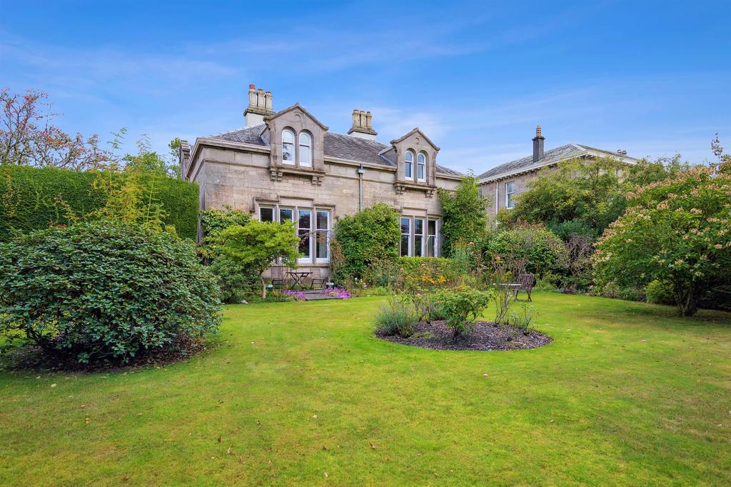 West Montrose Street, Helensburgh, Argyll & Bute, G84 9NE 4 bed