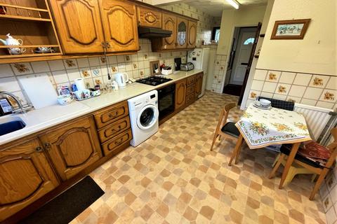 3 bedroom end of terrace house for sale - Roles Grove, Romford