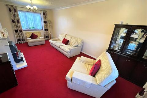 8 Roles Grove, Romford, RM6 5LT