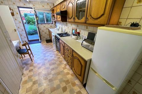 8 Roles Grove, Romford, RM6 5LT