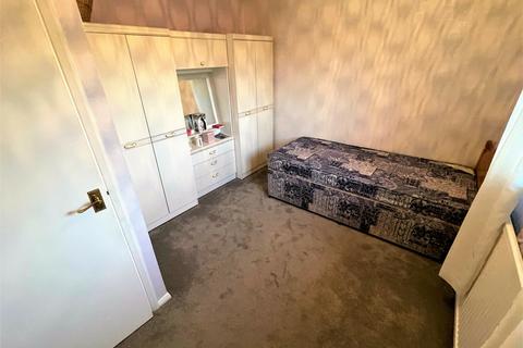 8 Roles Grove, Romford, RM6 5LT
