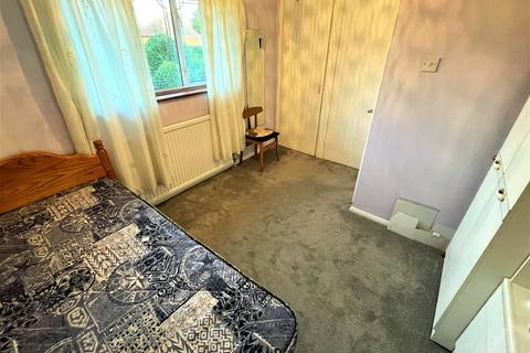8 Roles Grove, Romford, RM6 5LT