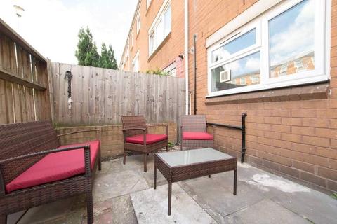 36 Thornbury Close, London, N16 8UX