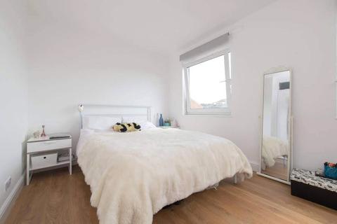 36 Thornbury Close, London, N16 8UX