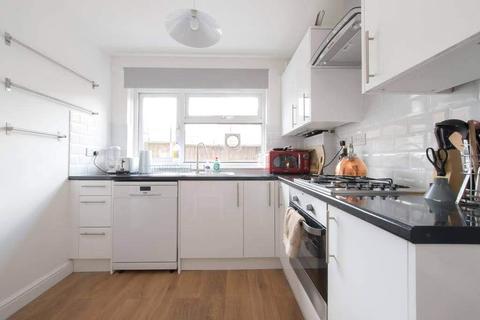 36 Thornbury Close, London, N16 8UX